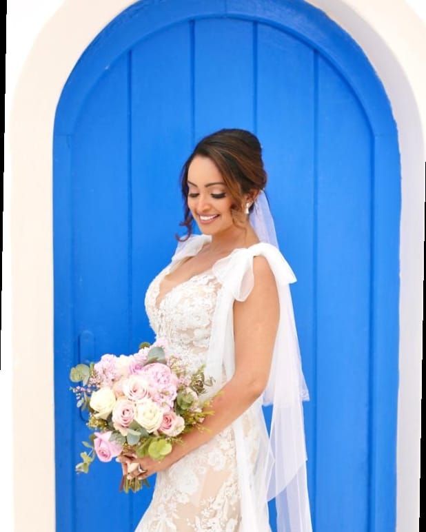 Natural bridal makeup look in Santorini